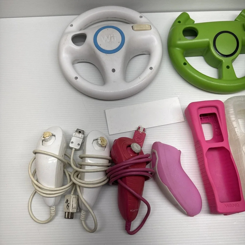LARGE LOT OF NINTENDO Wii ACCESSORIES CONTROLLERS NUMCHUKS STEERING WHEELS